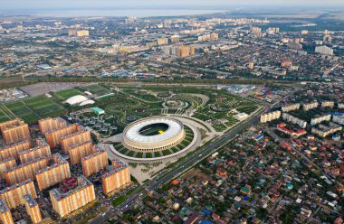 Krasnodar, Rusya - 29 Ağustos 2020: Krasnodar Park, Krasnodar Arena Stadyumu, gün batımından sonra. Hava görünümü