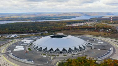 Samara, Rusya - 20 Eylül 2020 Samara Arena Stadyumu. Sonbahar bulutları, Hava Görünümü  