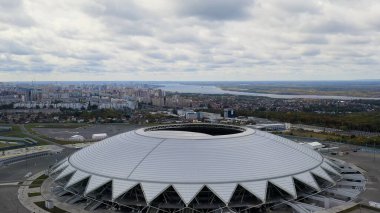 Samara, Rusya - 20 Eylül 2020 Samara Arena Stadyumu. Sonbahar bulutları, Hava Görünümü  
