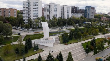Samara, Rusya - 20 Eylül 2020: Stella Rook. Volga Nehri 'nin kıyısında, Aerial View  