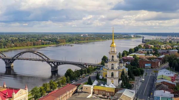 Rybinsk Rússia Agosto 2020 Ponte Rybinsk Catedral Spaso Transfiguração Catedral — Fotografia de Stock