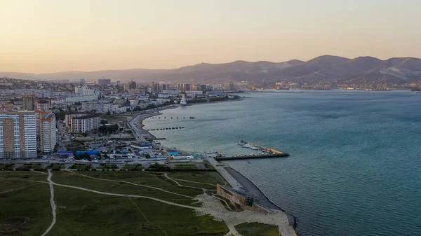Novorossiysk, Rusya - 16 Eylül 2020: Karadeniz 'deki Tsemesskaya Körfezi, Hava Manzarası  