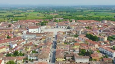 Dolly zoom. Palmanova, Udine, İtalya. O dönemin örnek bir takviye projesi 1593 yılında başlatıldı.