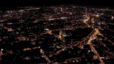 Astrakhan, Rusya. Astrakhan Kremlin 'in çan kulesi. Astrakhan Kremlin 16. yüzyılda yapılmış beyaz taş bir kaledir. İyi geceler. 4K