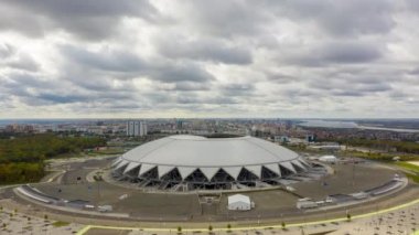 Samara, Rusya. Samara Arena 'da. Stadyum. Hava bulutlu. Düş! 4K