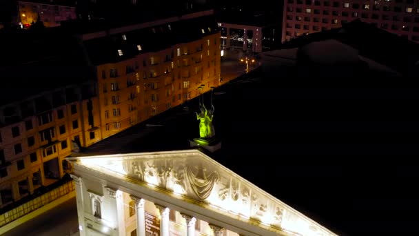 Voronezh, Rússia. Lenin Square. Voronezh State Opera e Ballet Theater. Vista noturna da cidade. 4K — Vídeo de Stock