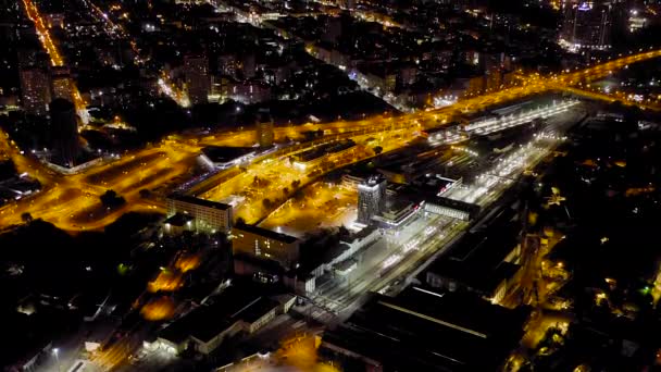Rostov-on-Don, Rusia. Estación de tren Rostov-Glavny. Vista nocturna de la ciudad. 4K — Vídeo de stock