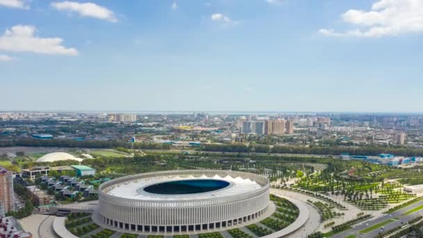 Krasnodar, Rusia. El estadio de Krasnodar es un estadio de fútbol en el parque Krasnodar. Las nubes. 4K — Vídeos de Stock