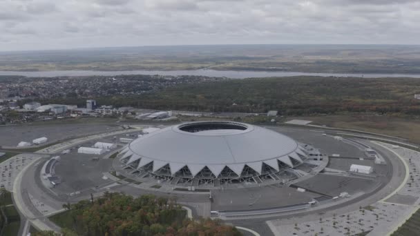 Samara, Russland. Stadion Samara Arena. Herbstliche Wolken. 4K — Stockvideo