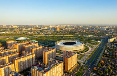 Krasnodar, Rusya - 29 Ağustos 2020: Krasnodar Park, Krasnodar Arena Stadyumu gün batımında. Hava görünümü