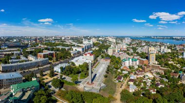 Voronezh, Rusya - 23 Ağustos 2020: Zafer Meydanı. Zafer Meydanı 'nda Stele. Voronezh 'in Kurtarıcıları Anıtı