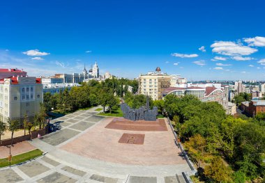 Voronezh, Rusya - 23 Ağustos 2020: Zafer Meydanı. Zafer Meydanı 'nda Stele. Voronezh 'in Kurtarıcıları Anıtı