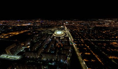 Krasnodar, Rusya - 26 Ağustos 2020: Krasnodar - Krasnodar şehrindeki bir futbol stadyumu. Halk Parkı Krasnodar (Galitsky Parkı). Gece hava görüntüsü