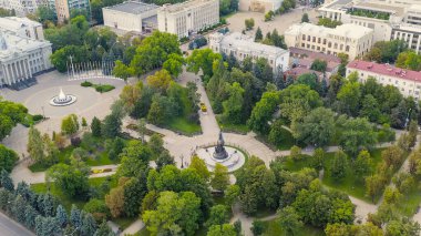 Krasnodar, Rusya - 27 Ağustos 2020: Catherine Meydanı 'ndaki İmparatoriçe II Anıtı. Hava görüntüsü, Hava Görüntüsü  