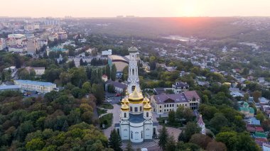Stavropol, Rusya. Stavropol 'deki Kazan İkonunun Katedrali. Gün batımı, Hava Görünümü  