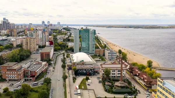 Samara Ryssland September 2020 Byggnad Med Skylt Rosneft Beläget Stranden — Stockfoto