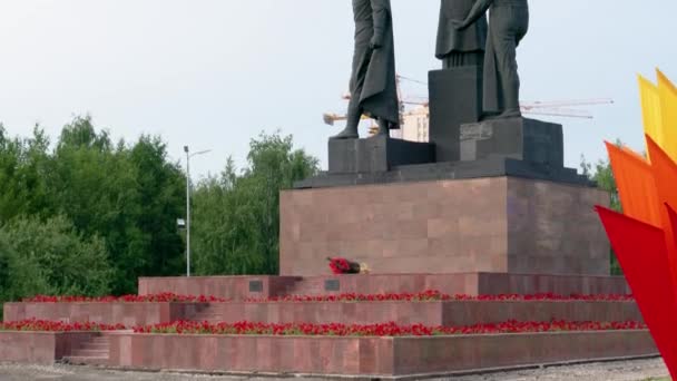 Perm, Russland. Monument over heltene foran og bak. 4K – stockvideo