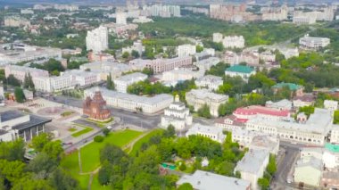 Rusya, Vladimir. Şehrin üzerinde uçuş. Şehrin en önemli eğlencelerinden biri Altın Kapı 'dır. 4K