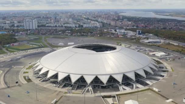 Samara, Russland. Stadion Samara Arena. Herbstliche Wolken. 4K — Stockvideo