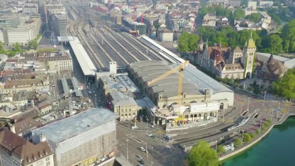 Zoom sur Dolly. Zurich, Suisse. Panorama de la ville depuis les airs. Gare centrale de Zurich, reconstruction — Video