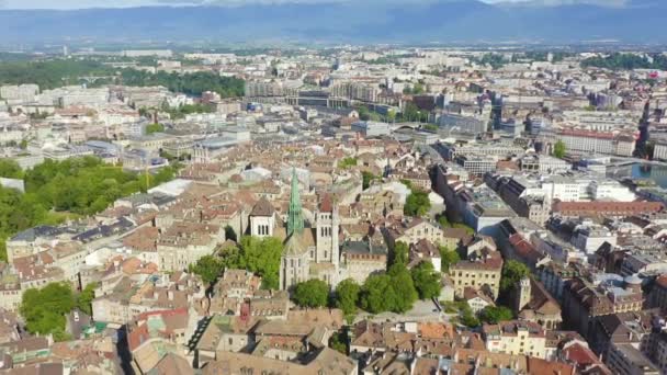 Dolly zooma. Genève, Schweiz. Flyger över den centrala delen av staden på morgonen timmar — Stockvideo