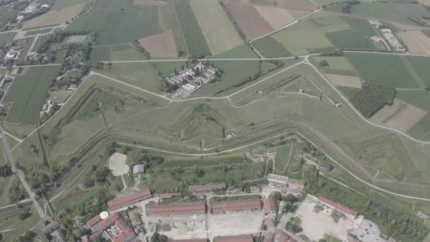 Palmanova, Udine, Italien. Ein beispielhaftes Befestigungsprojekt seiner Zeit wurde 1593 errichtet. 4K — Stockvideo