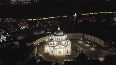 Kazan, Rusya. Kazan Katedrali 'nin havadan görünüşü. Gece vakti. 4K