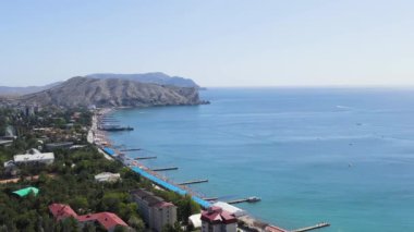 Sudak, Kırım. Sudak seti. Plajlı Karadeniz kıyısı. 4K