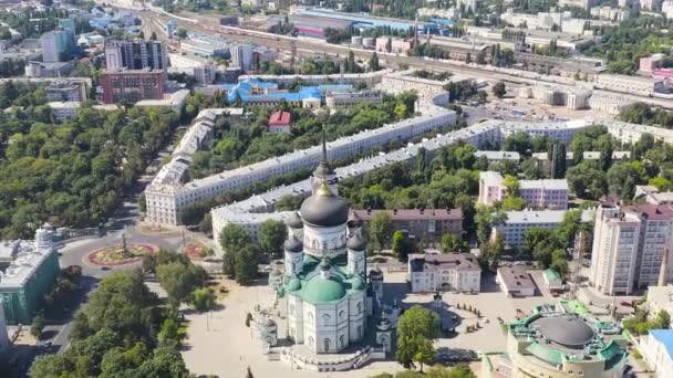 Voronezh, Rusland. Kathedraal van de Aankondiging - Orthodoxe Kerk van de Russisch-Orthodoxe Kerk, de belangrijkste tempel van het Voronezh Metropolitanaat. 4K — Stockvideo