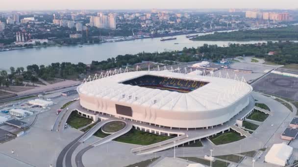 Rostov-on-Don, Rússia. Arena Rostov. Estádio de futebol, local do campeonato de futebol em Rostov-on-Don. Hora do pôr-do-sol. 4K — Vídeo de Stock