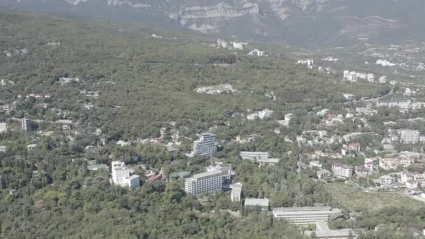 Yalta, Crimeia. Panorama da cidade e parques em tempo ensolarado. 4K — Vídeo de Stock