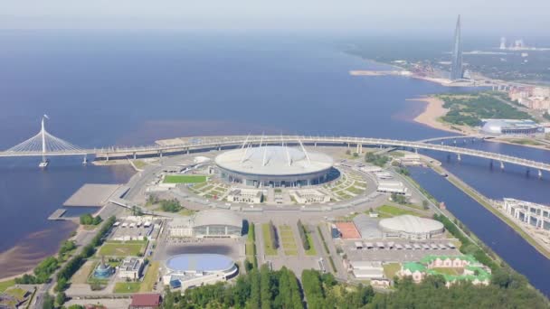 多莉放大。俄罗斯圣彼得堡Saint -Petersburg, Russia.Gazprom竞技场西高速直径，拉赫塔中心。Gazprom总部 — 图库视频影像