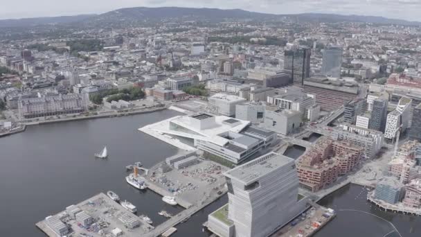Oslo, Norwegia. Pusat kota dari udara. Pembiayaan Oslo Fjord. Gedung Opera Oslo. 4K — Stok Video