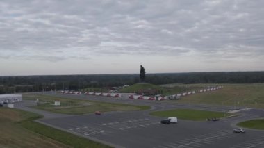 Rzhev, Rusya. Rzhev Anıtı, 1942-1943 yılları arasında Rzhev yakınlarında ölen Sovyet askerlerinin anısına adanmıştır. 4K