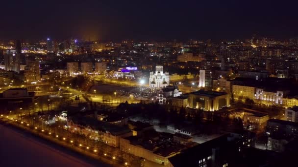 Ekaterimburgo, Rusia. Templo sobre sangre. Ciudad nocturna a principios de primavera. 4K — Vídeos de Stock