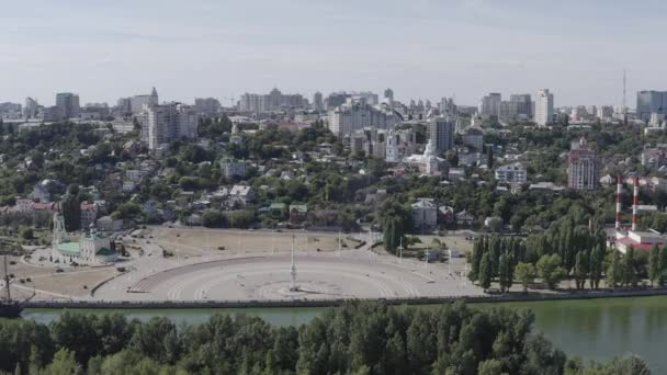 Voronezh, Rusland. Admiralteyskaya plein. Voronezh rivier dijk. 4K — Stockvideo