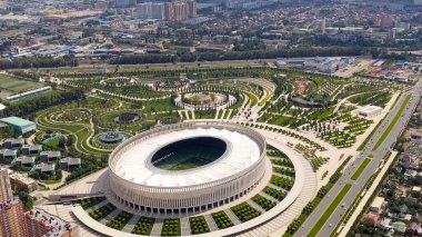 Krasnodar, Rusya - 29 Ağustos 2020: Krasnodar - Krasnodar şehrindeki bir futbol stadyumu. Halk Parkı Krasnodar (Galitsky Parkı). Yaz hava manzarası, Hava manzarası  