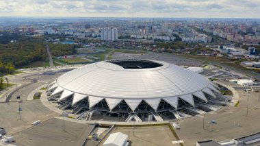 Samara, Rusya - 20 Eylül 2020 Samara Arena Stadyumu. Sonbahar bulutları, Hava Görünümü  