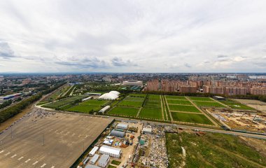 Krasnodar, Rusya - 27 Ağustos 2020: Krasnodar Stadyumu. Halk parkı, Krasnodar. Hava görünümü