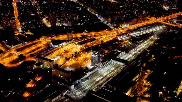 ロシアのロストフ 2020年8月25日 鉄道駅ロストフ グラヴニー 市街地夜景 空中風景 — ストック写真