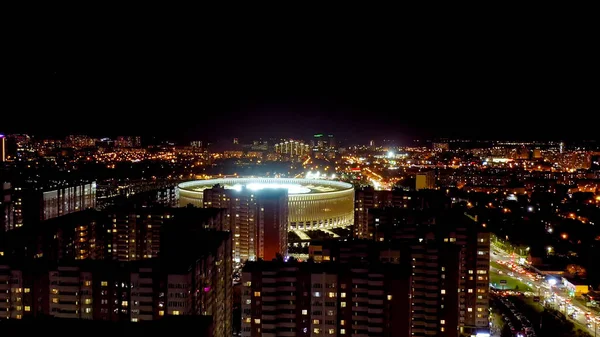 ロシアのクラスノダール 2020年8月26日 クラスノダール クラスノダール市内にある同名のクラブのサッカースタジアム パブリックパーク クラスノダール Galitsky Park 夜の時間 空中ビュー — ストック写真