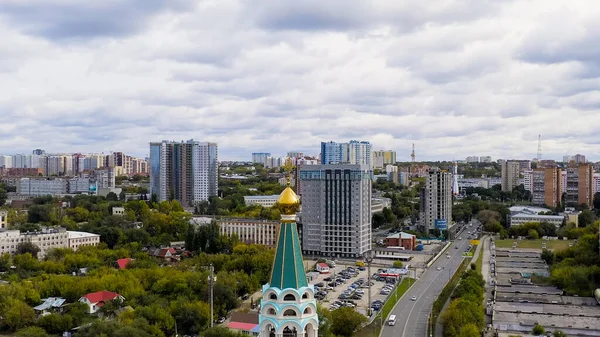 萨马拉 俄罗斯 2020年9月20日 索菲亚大教堂上帝的智慧 位于伏尔加河畔的空中景观 — 图库照片
