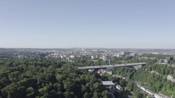 Luxemburg, historisches Stadtzentrum am Morgen. Pont Rouge. 4K — Stockvideo