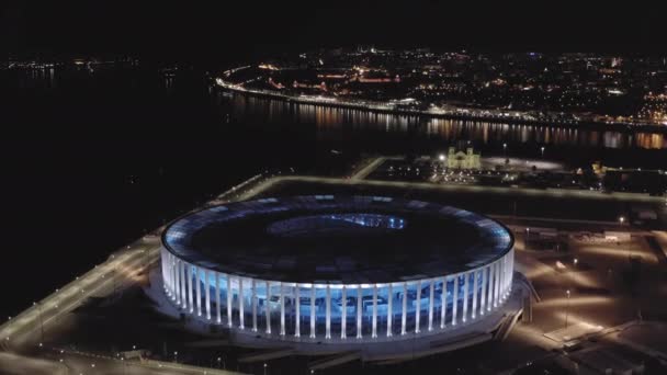 Nižnij Novgorod, Rusko. Stadion Nižného Novgorodu. Letecký výhled v noci. 4K — Stock video