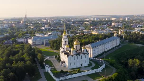 Russia, Vladimir. Dormition Cathedral in Vladimir (Assumption Cathedral) Cathedral of the Vladimir Metropolitanate of the Russian Orthodox Church. 4K — Stock Video