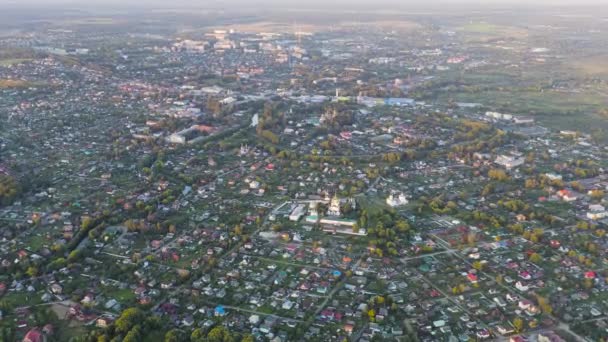 ロシアのペルスラヴル・ザレスキー。聖ニコラスPereslavsky修道院。招集だ。夕日の光の中で。4K — ストック動画