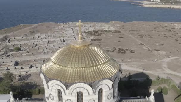 Sebastopol, Crimea. Catedral Vladimirsky en Chersonesos. Chersonesus Tauric - fundada por los antiguos griegos en la península de Heracles en la costa de Crimea. 4K — Vídeo de stock