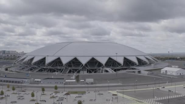 Samara, Rússia. Estádio Samara Arena. Nuvens de outono. 4K — Vídeo de Stock