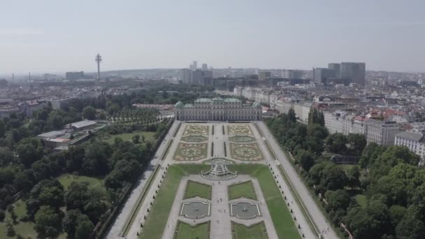 オーストリア、ウィーン。ベルヴェデーレはウィーンのバロック様式の宮殿複合施設です。18世紀初頭にルーカス・フォン・ヒルデブラントによって建てられました。4K — ストック動画