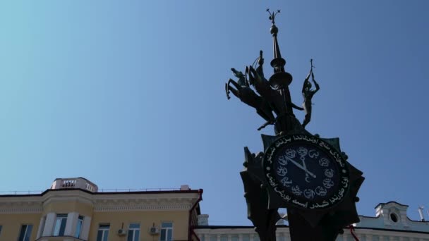 Kazan, Rússia. Relógio na rua Bauman. Praça Tukay. 4K — Vídeo de Stock